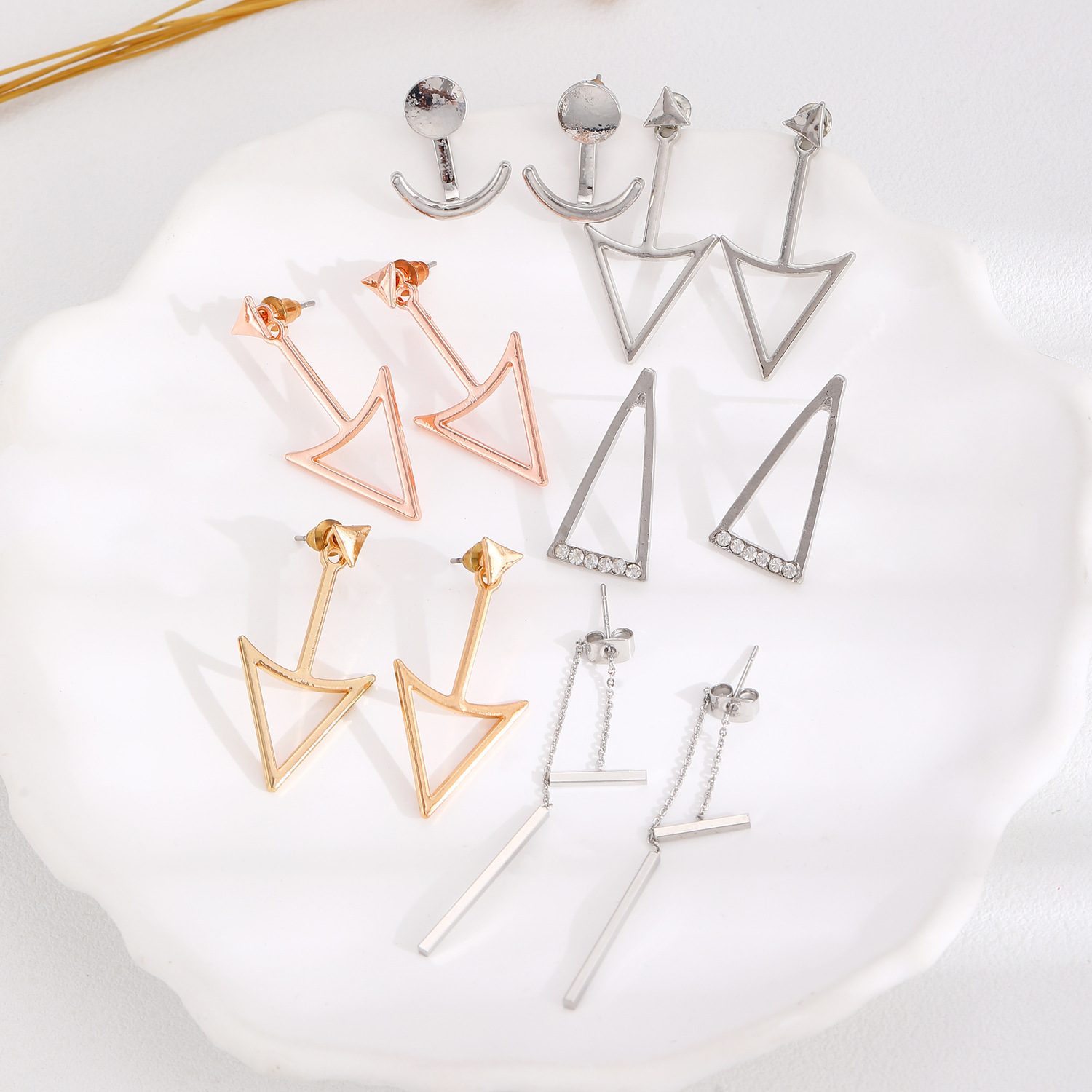 European and American cross-border retro creative triangular stud earrings, women's fashionable and simple alloy geometric earrings and earrings accessories Specification drawing