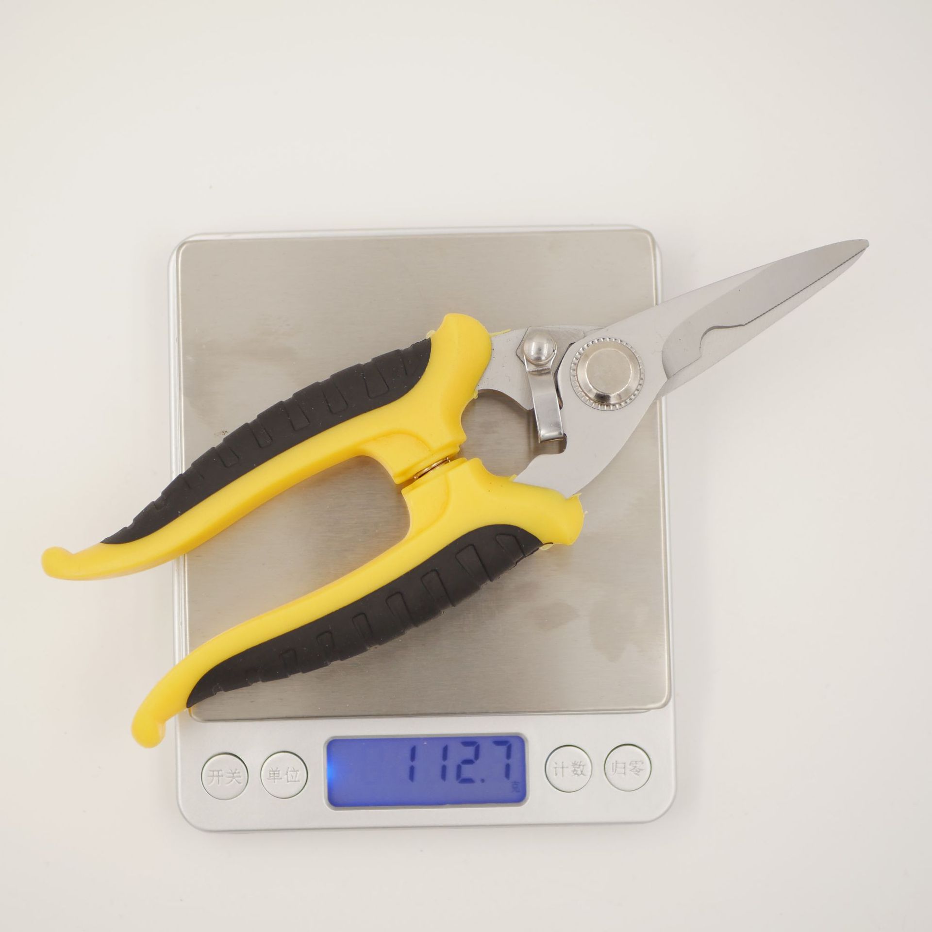 Cross-border best-selling wire duct electrical shears, industrial scissors, super cost-effective, multi-functional stainless steel electronic shears for cutting iron wire Application Scenario