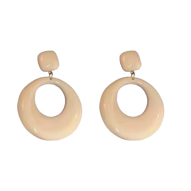 French cream-colored heart-shaped pearl earrings, a niche design for women, are a new bestseller in 2024, exuding an exquisite and elegant charm Item Picture
