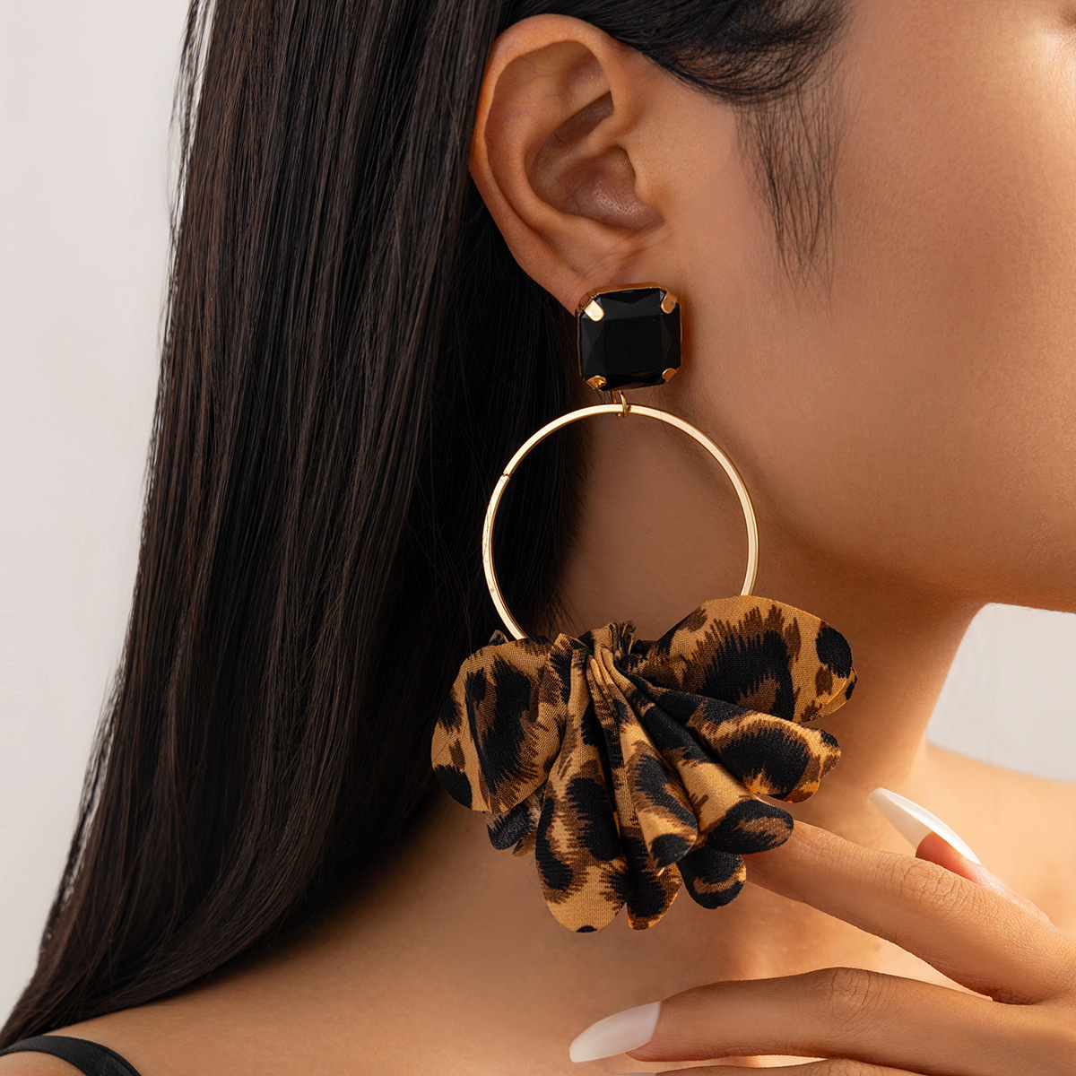 Leopard print earrings punk retro earrings European and American personality geometric large stud fabric polka dot print earrings Specification drawing