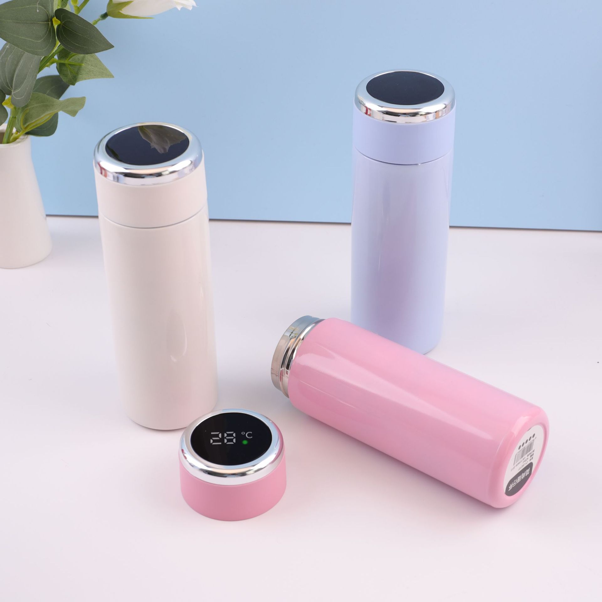Smart temperature-measuring 304 stainless steel gradient insulated cup, travel cup, home temperature cup, portable direct drinking water cup Application Scenario