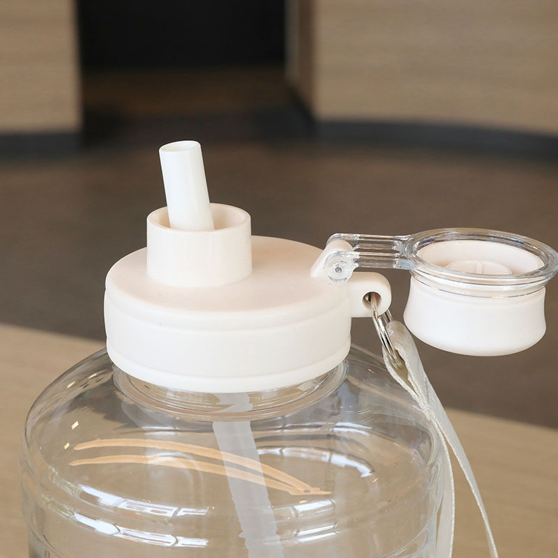Wholesale of high-appearation-level large-capacity ton-ton water bottles, outdoor portable sports water bottles, fitness plastic water cups, and large-belted cups Application Scenario