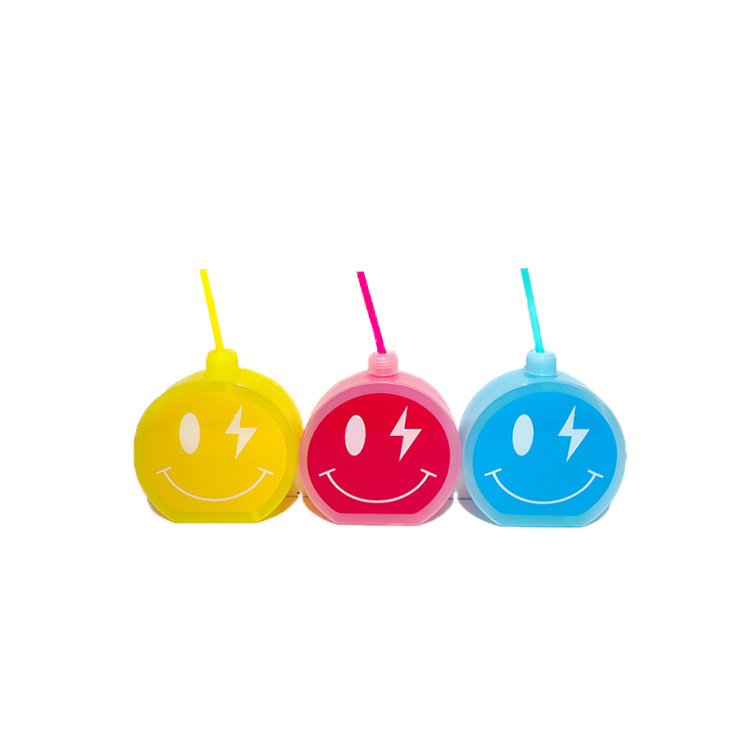 New wholesale PP creative cartoon-shaped cups, milk tea and juice drink cups, plastic straw cups and smiling face cups from the manufacturer Item Picture