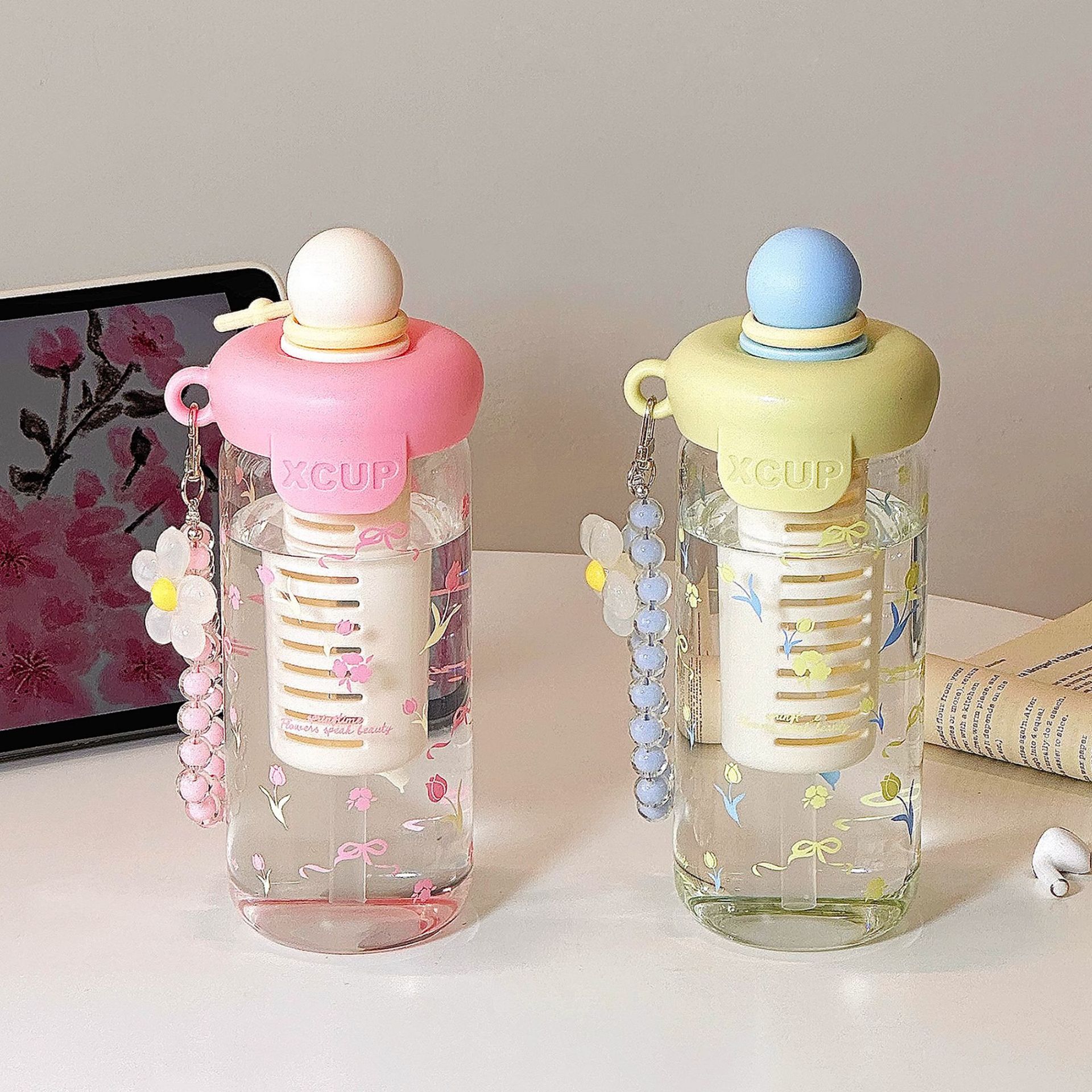 High-appearation-level girls' glass cups for summer tea brewing, portable straw cups, heat-resistant gifts, cute flower cups wholesale full figure