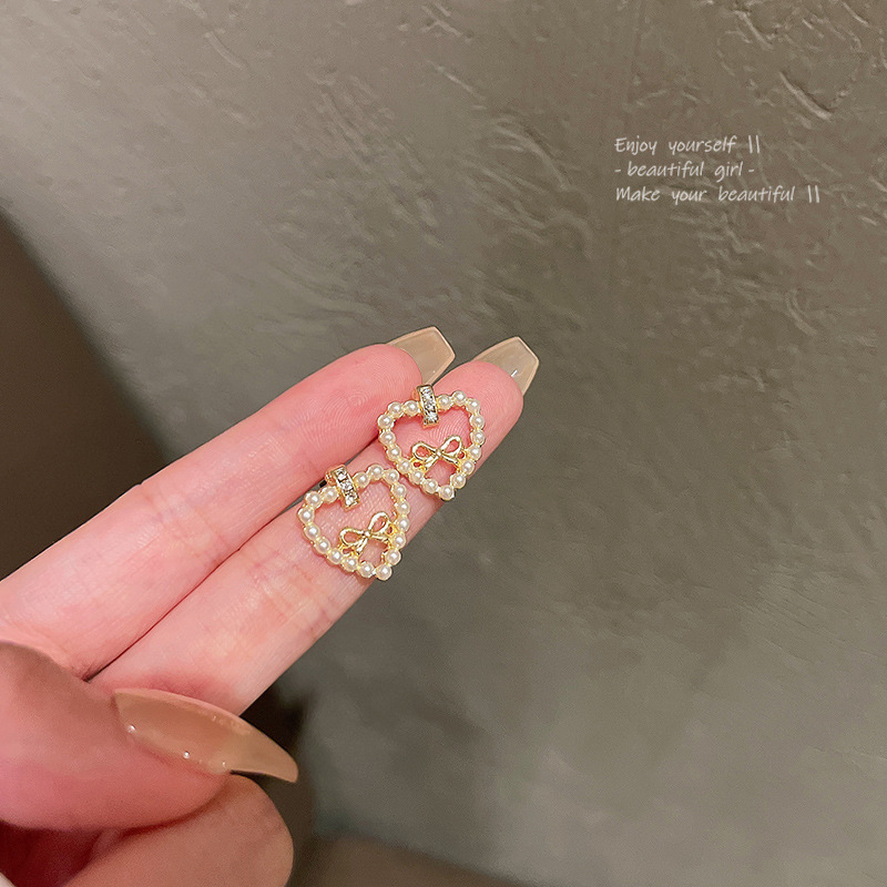 S925 Silver needle Korean new pearl heart-shaped earrings, women's light luxury style, versatile bow stud earrings wholesale Specification drawing