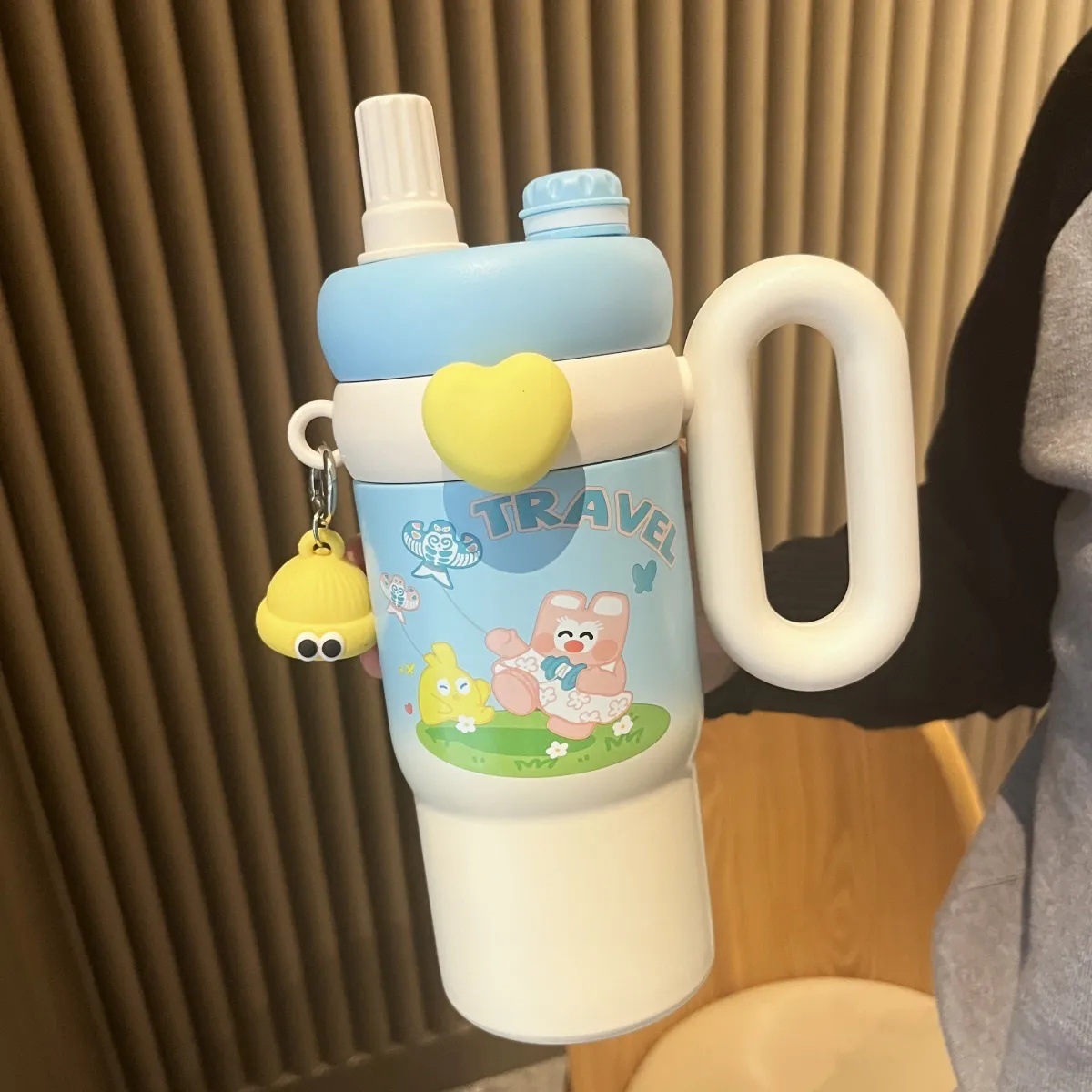 Cartoon doll stainless steel insulated cup, large-capacity straw cup for girls, high ins appearance level, portable handle water cup Specification drawing