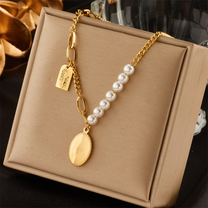 Metal spliced collarbone chain, elegant and high-end geometric pearl round plate, square pendant, irregular design sense necklace full figure