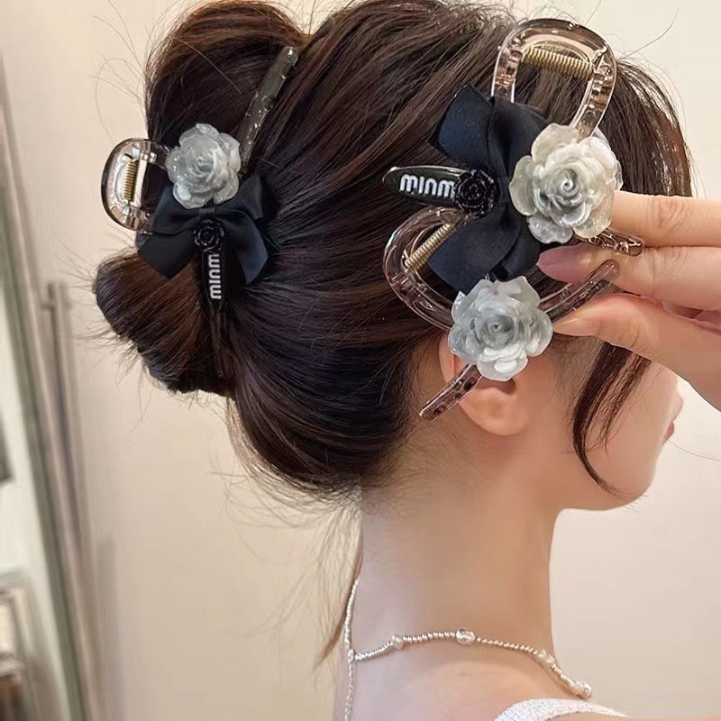 Elegant camellia shark clip, large and high-end hair clip, female, back of the head, thick hair, multiple hair curls, hair clip full figure