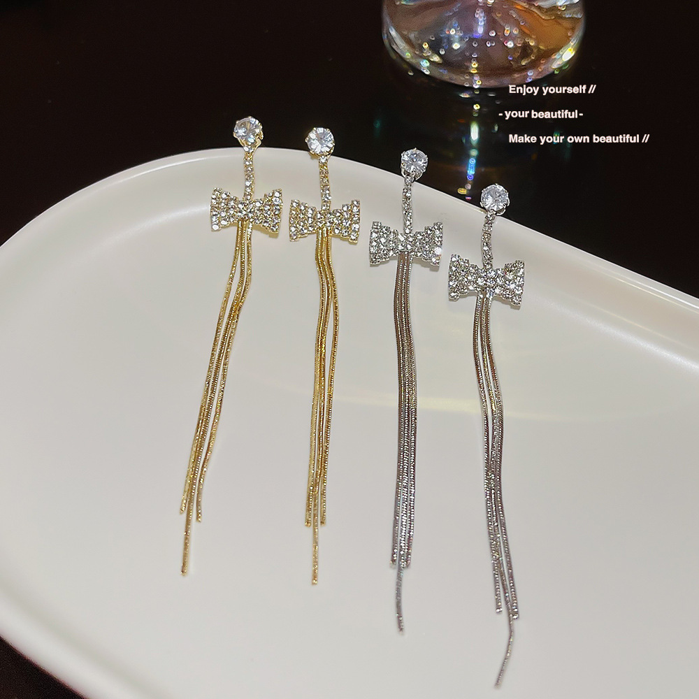 Light luxury, versatile, trendy bestsellers, fashionable and exquisite tassel earrings, niche high-end and elegant long bow earrings Application Scenario