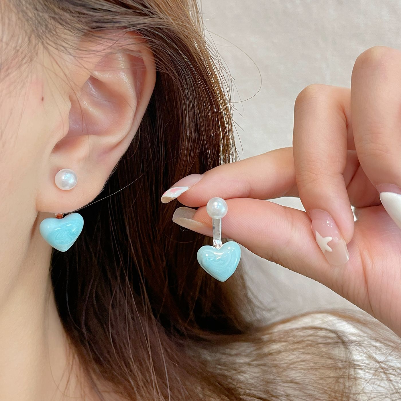 Light luxury glazed blue heart-shaped earrings, women's silver needle design sense, double-ear stud, new summer pearl earrings details Picture