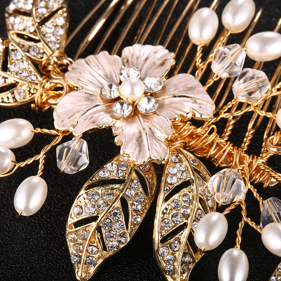 New European and American water diamond pearl bridal hair comb, floral leaf hair accessory, retro alloy handcrafted comb accessory details Picture
