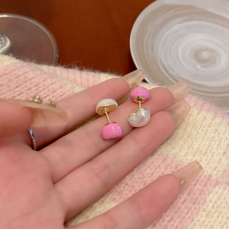 Super ethereal pink double-sided heart-shaped pearl earrings, fashionable and high-end for women, versatile and popular online celebrity earrings wholesale full figure