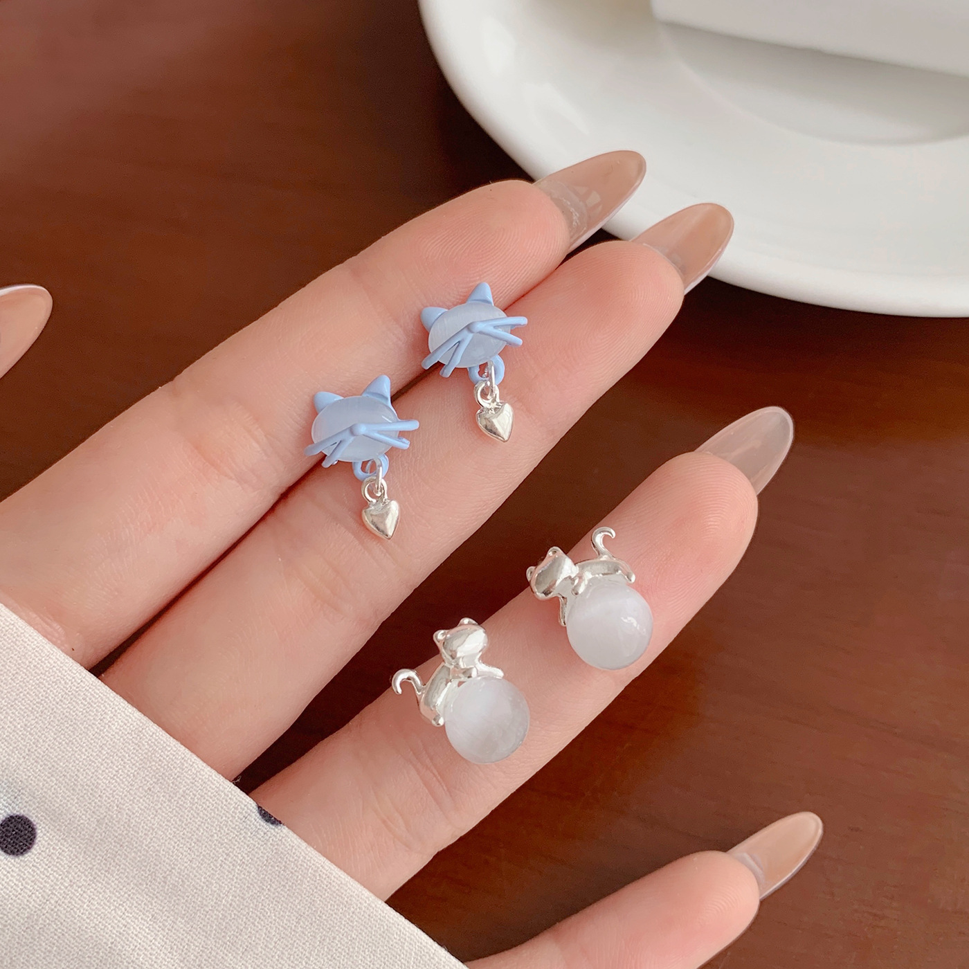Korean-style light luxury exquisite cat's eye stone, blue cat ear studs, women's silver needle, niche design sense, small fish summer earrings details Picture