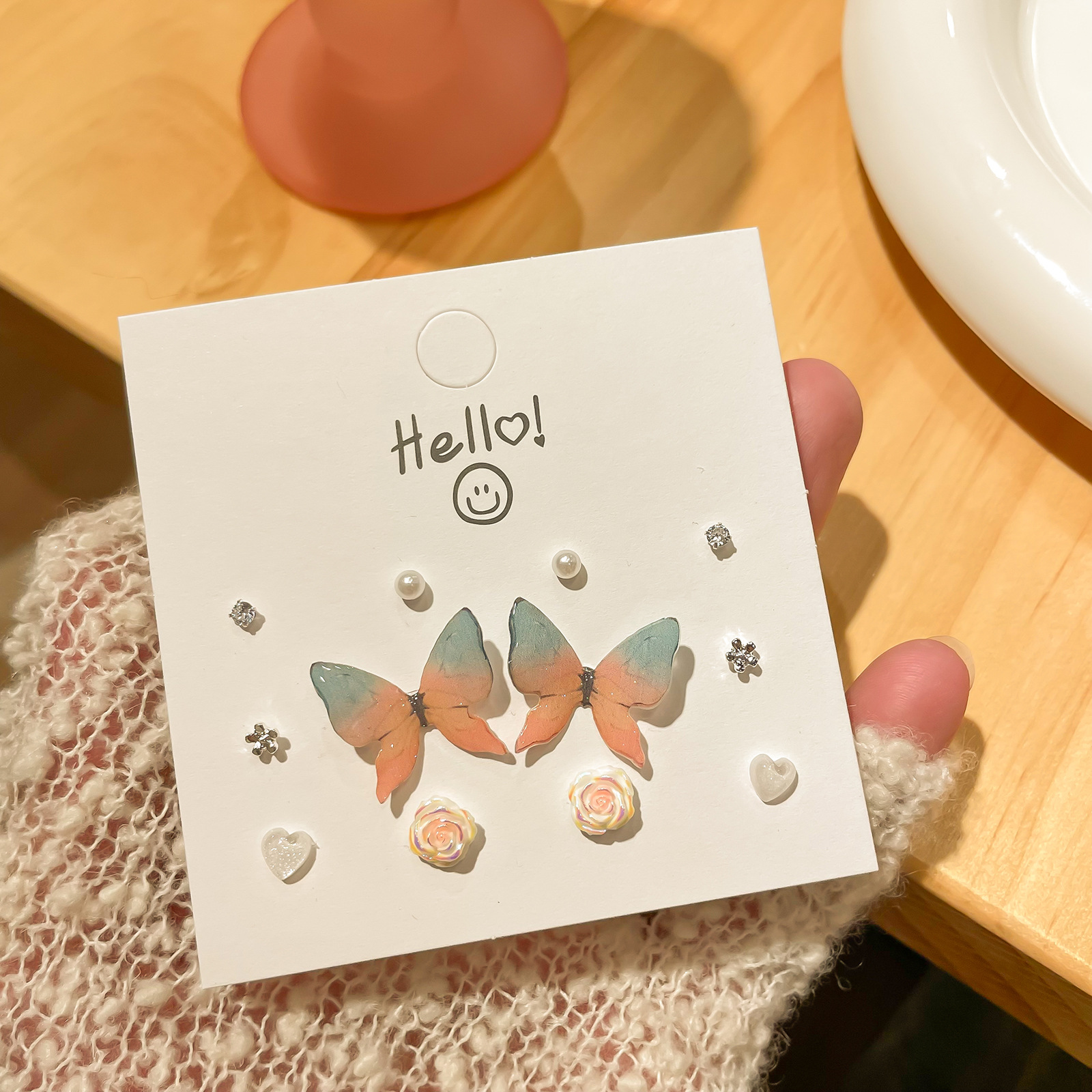 A one-week set of flowing resin butterfly stud earrings for girls, cute and sweet, small silver needle earrings, personalized and versatile earrings Specification drawing