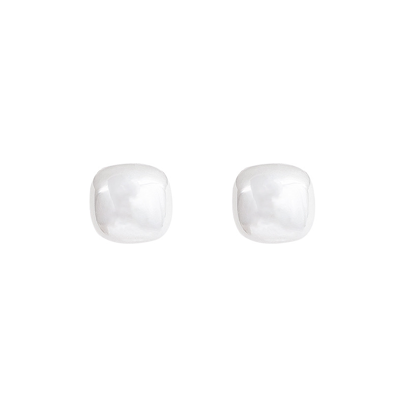 Square pearl stud earrings, a niche, high-end, and simple earring in 2024, are versatile and elegant for socialites Item Picture