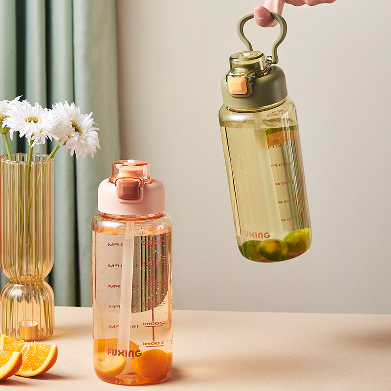 Cute water cup, portable water bottle, outdoor sports leak-proof plastic cup, simple student space cup, portable cup Application Scenario