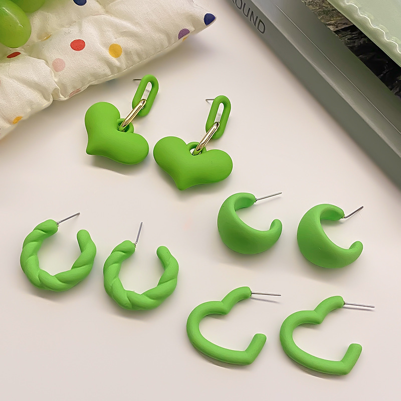 Green stud earrings for women, 2024 new bestsellers, summer high-end earrings, trendy retro style, versatile earrings Application Scenario