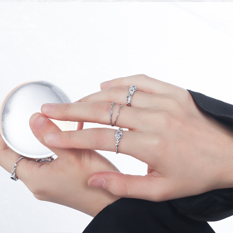 Sweet and cool, niche and cold style zircon ring, fashionable and elegant for women, open ring, geometric irregular index finger ring, trendy and cool Application Scenario