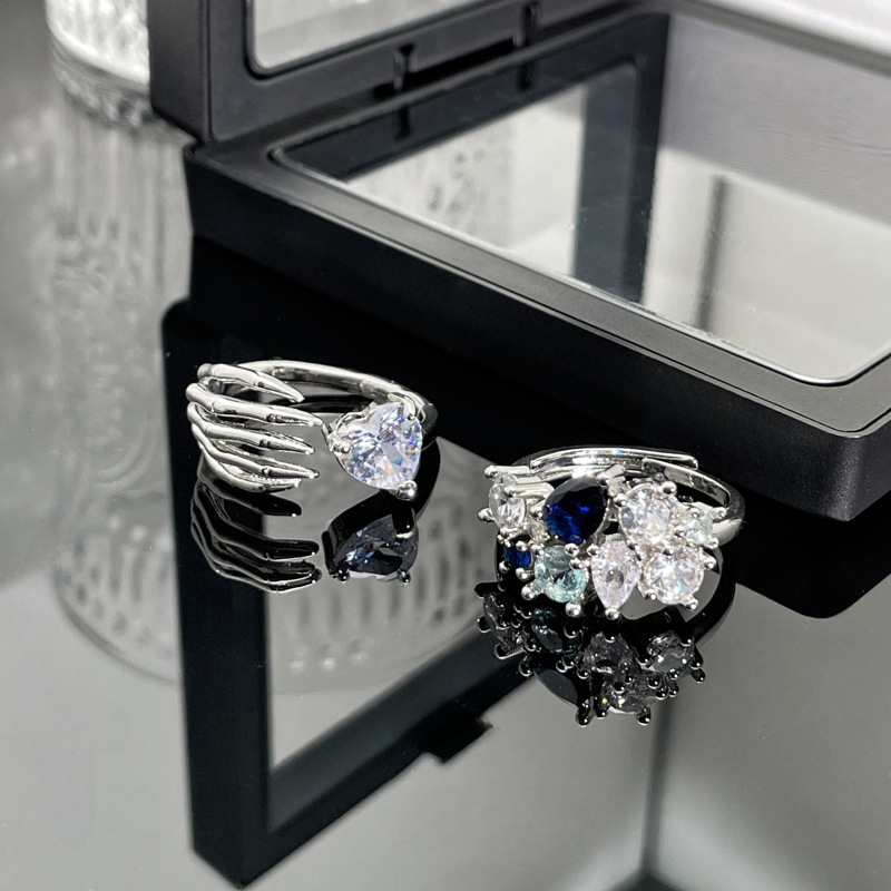 A unique Hong Kong-style, niche, sweet and cool, micro-set, exquisite open ring, a female skull hip-hop fashion, and a ring trend full of diamonds on the claws Application Scenario