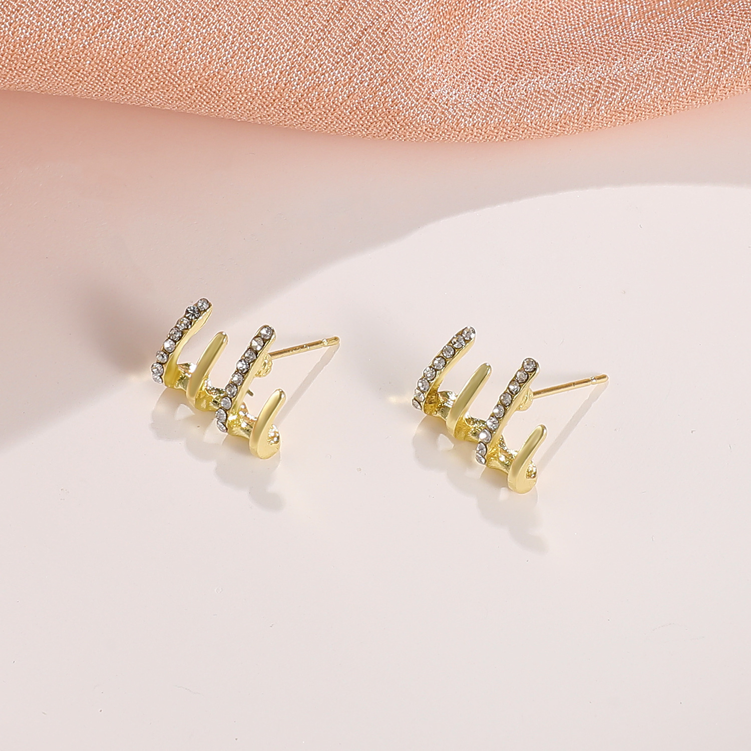 European and American retro four-pull earring earrings for women, French light luxury and niche design, micro-inlaid irregular geometric stud earrings Specification drawing