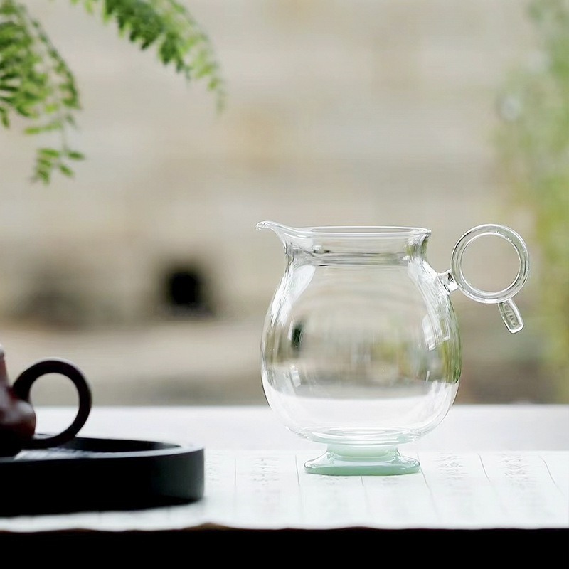 Japanese-style creative fair cup, thickened glass tea dispenser, high-end tea cup with side handle, single tea tray, high appearance level Specification drawing