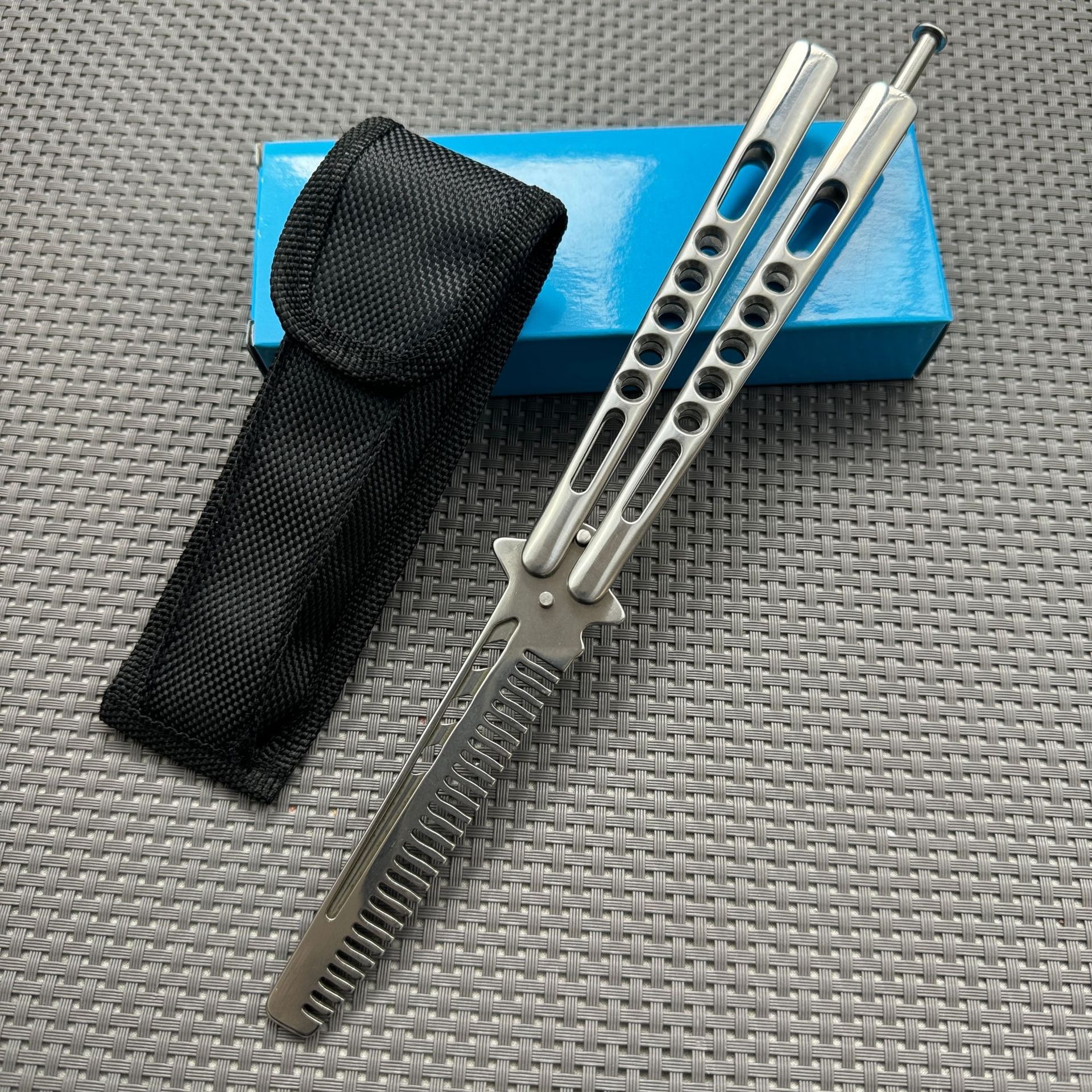 Amazon Butterfly knife Folding knife Butterfly comb practice knife factory Foreign trade CSGO competitive toys without sharp edges full figure