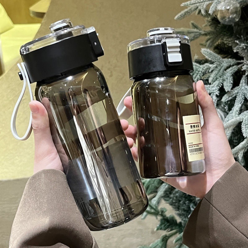 The new Muji alternative cup is a smoke gray portable large-capacity, popular hand-held water cup with a small fragrance style and sticker Application Scenario