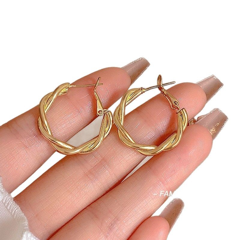 French retro metal ear rings for women, high-end and face-enhancing small earrings, 2025 new fashionable ear studs, niche earrings Item Picture