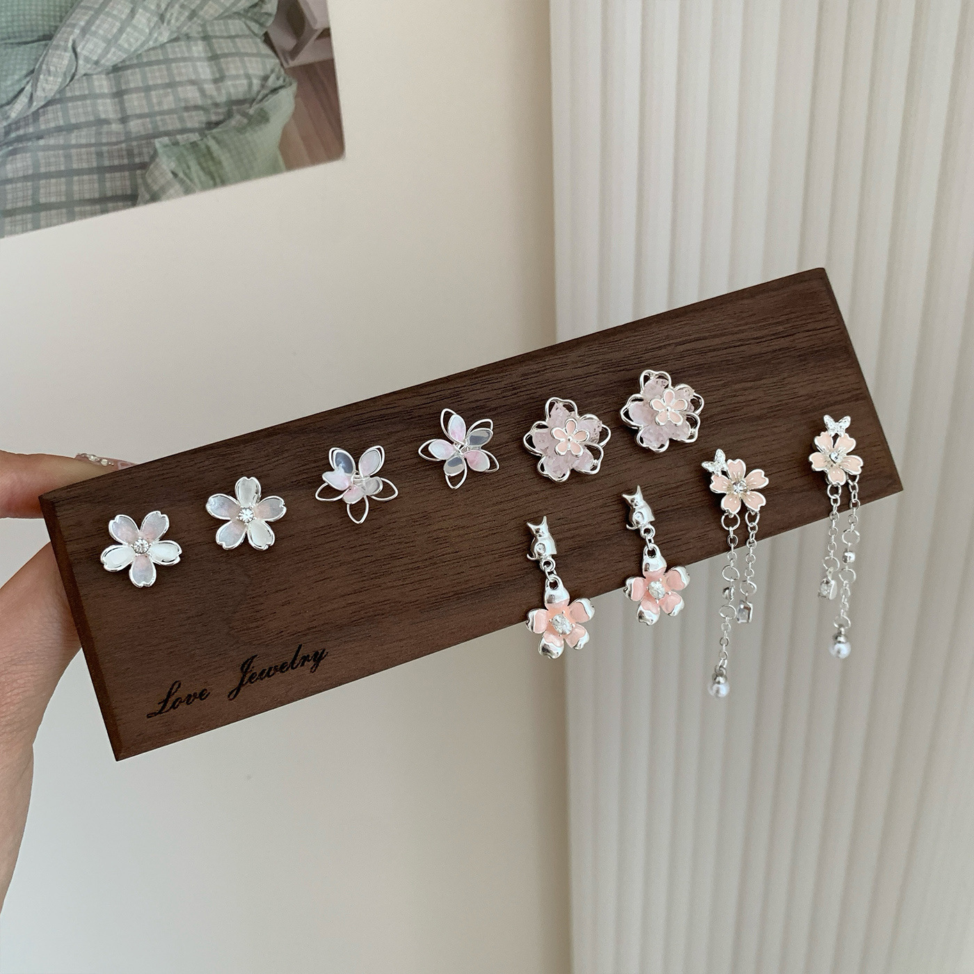 Spring is in full swing. Pink cherry blossom series earrings for women, silver needle, sweet floral charm, niche and high-end style. Wholesale of earrings details Picture