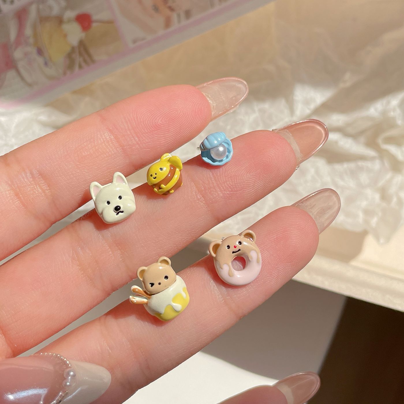Cute and playful honey jar bear stud earrings set, women's silver needle, West Highland Q-style fresh and cute cream cartoon earrings Specification drawing
