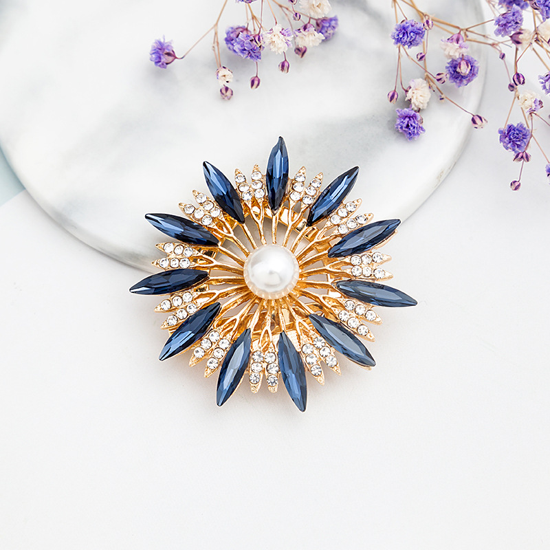Luxurious creative crystal sunflower brooch for export, Korean version creative pearl flower dual-purpose silk scarf clasp corsage details Picture