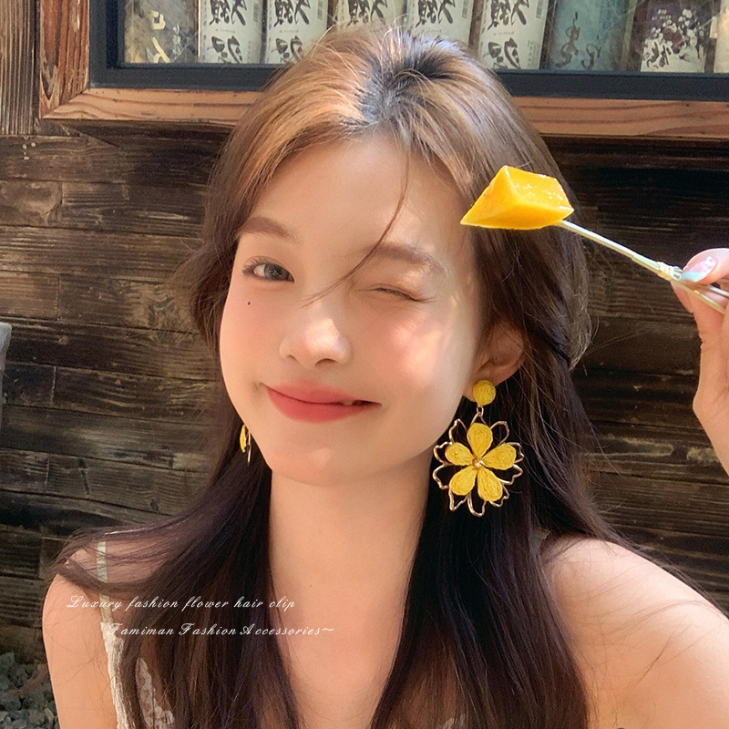 Yellow flower earrings for women's vacation style 2025, a new bestseller with a high-end feel, perfect for spring. Seaside earrings Specification drawing