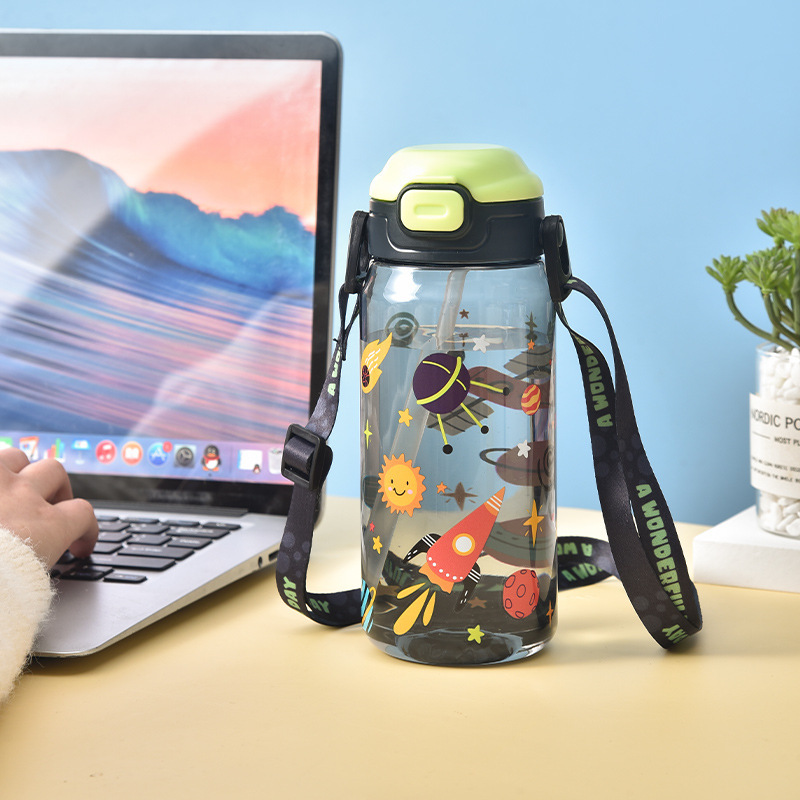 Wholesale of portable summer fitness plastic water bottles for boys, girls, children and students. Colorful and fashionable water bottles from the manufacturer Application Scenario