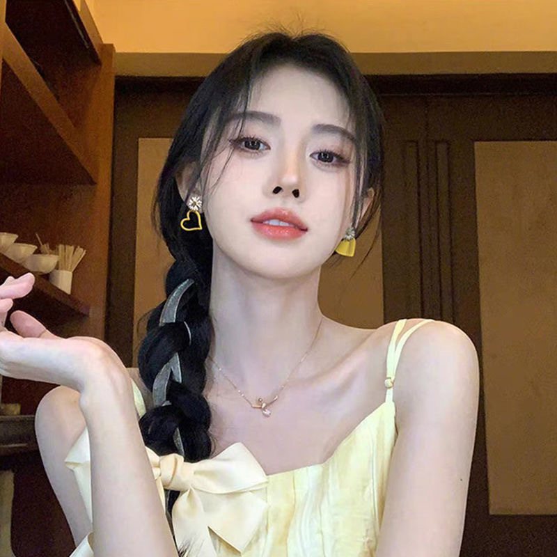 Colorful earrings suitable for spring for women, 2024 new bestsellers, fresh and cute stud earrings, Dopamine Sen-style flower earrings Application Scenario