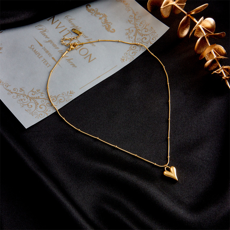 A minimalist chain, heart-shaped metal titanium steel, cold and versatile necklace with a fashionable, niche and high-end feel from Europe and America details Picture