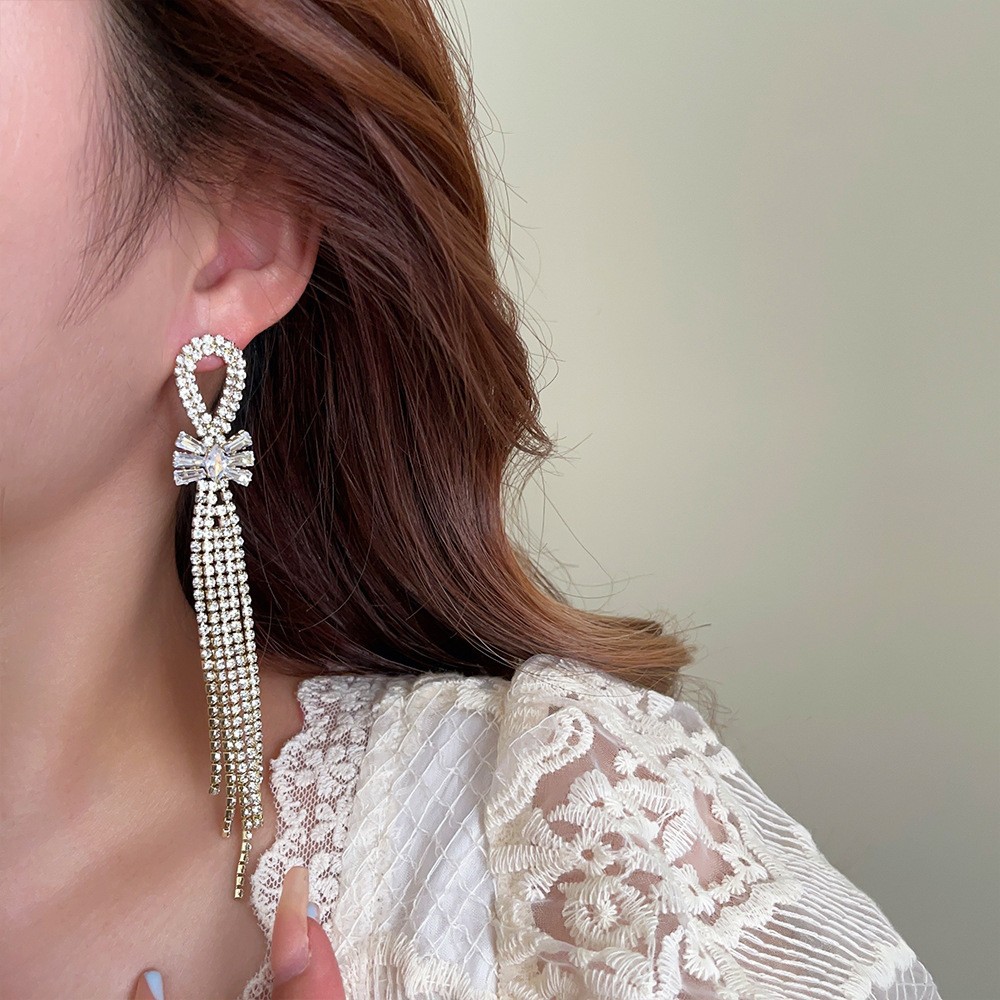 Wholesale of cross-border fashion exaggerated bow tassel earrings and accessories for women, with a light luxury and high-end feel, and a cold style Specification drawing