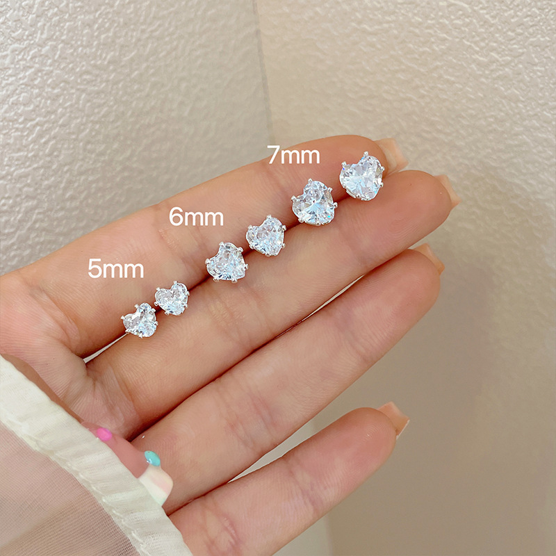 The heart-shaped zircon ear stud for nourishing ear holes doesn't need to be removed when sleeping. The small and exquisite ear stud is a light luxury, high-end and versatile ear accessory details Picture