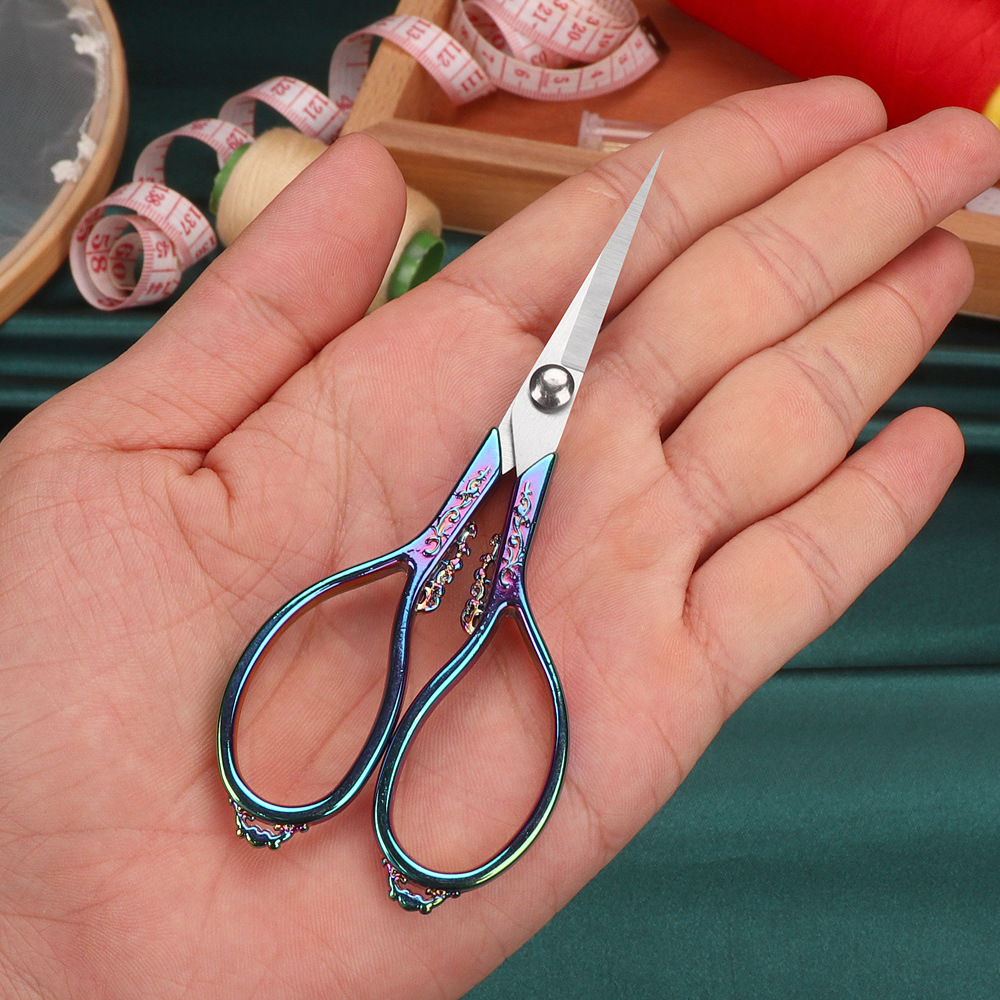 Lin Tai's DIY handmade small scissors, special paper-cutting gold scissors, stainless steel tea bags, window decorations, auspicious cloud scissors Application Scenario