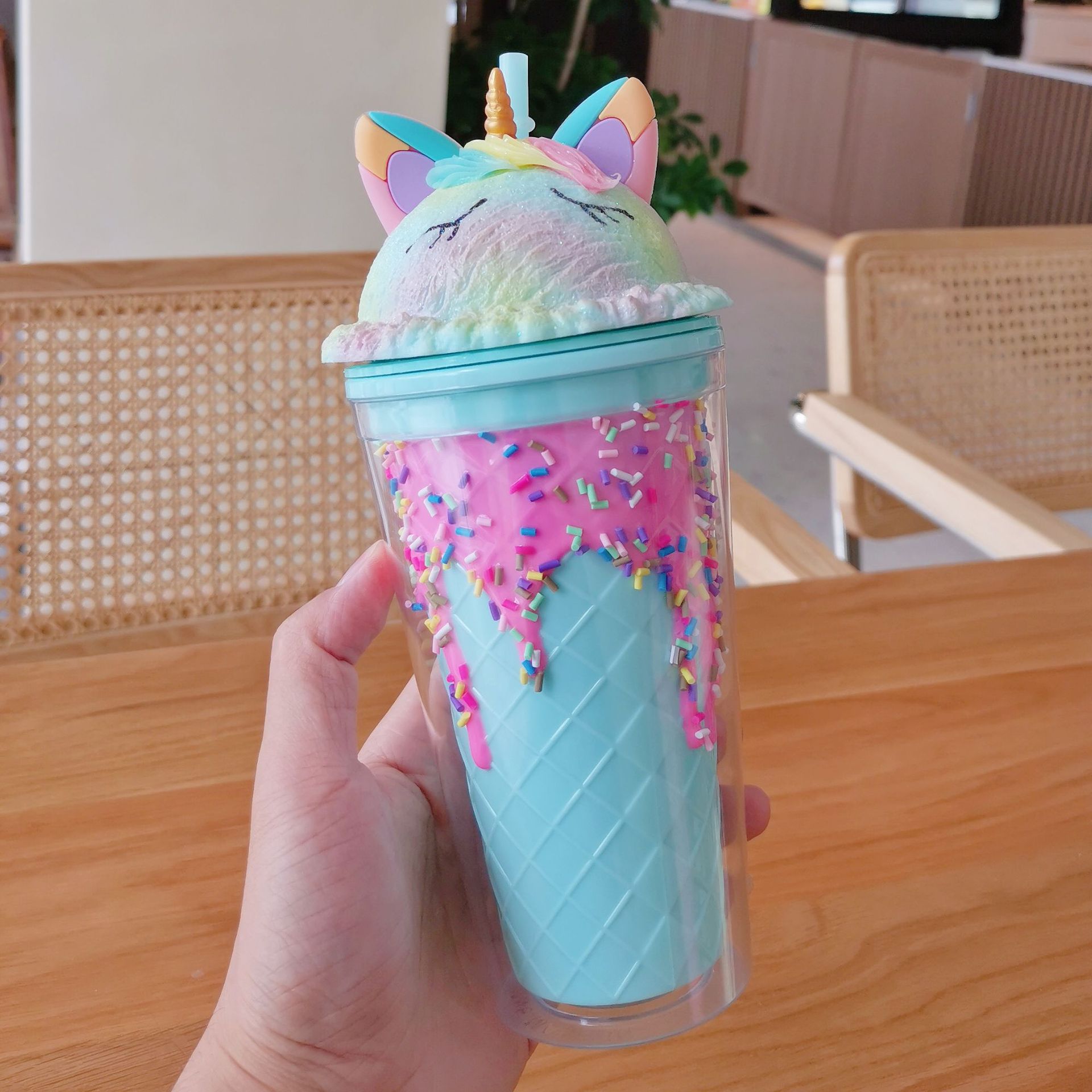 Unicorn Ice Cup Summer Fashion Double-layer plastic straw cup Cute high appearance level Covered water cup cross-border export Application Scenario