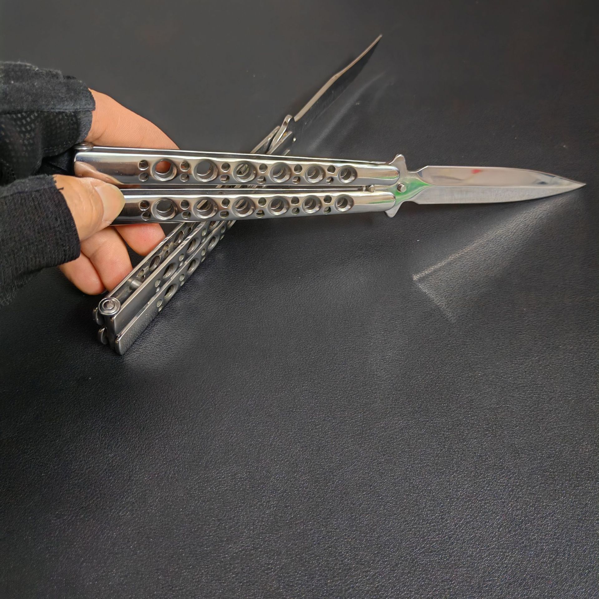 Amazon Butterfly knife Folding knife Butterfly comb practice knife factory Foreign trade CSGO competitive toys without sharp edges details Picture