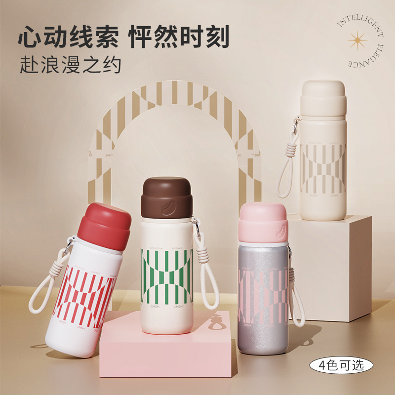 The simple checkerboard insulated cup is portable and comes with a simple student drinking cup. It has a high appearance level and a lid for pouring water Application Scenario