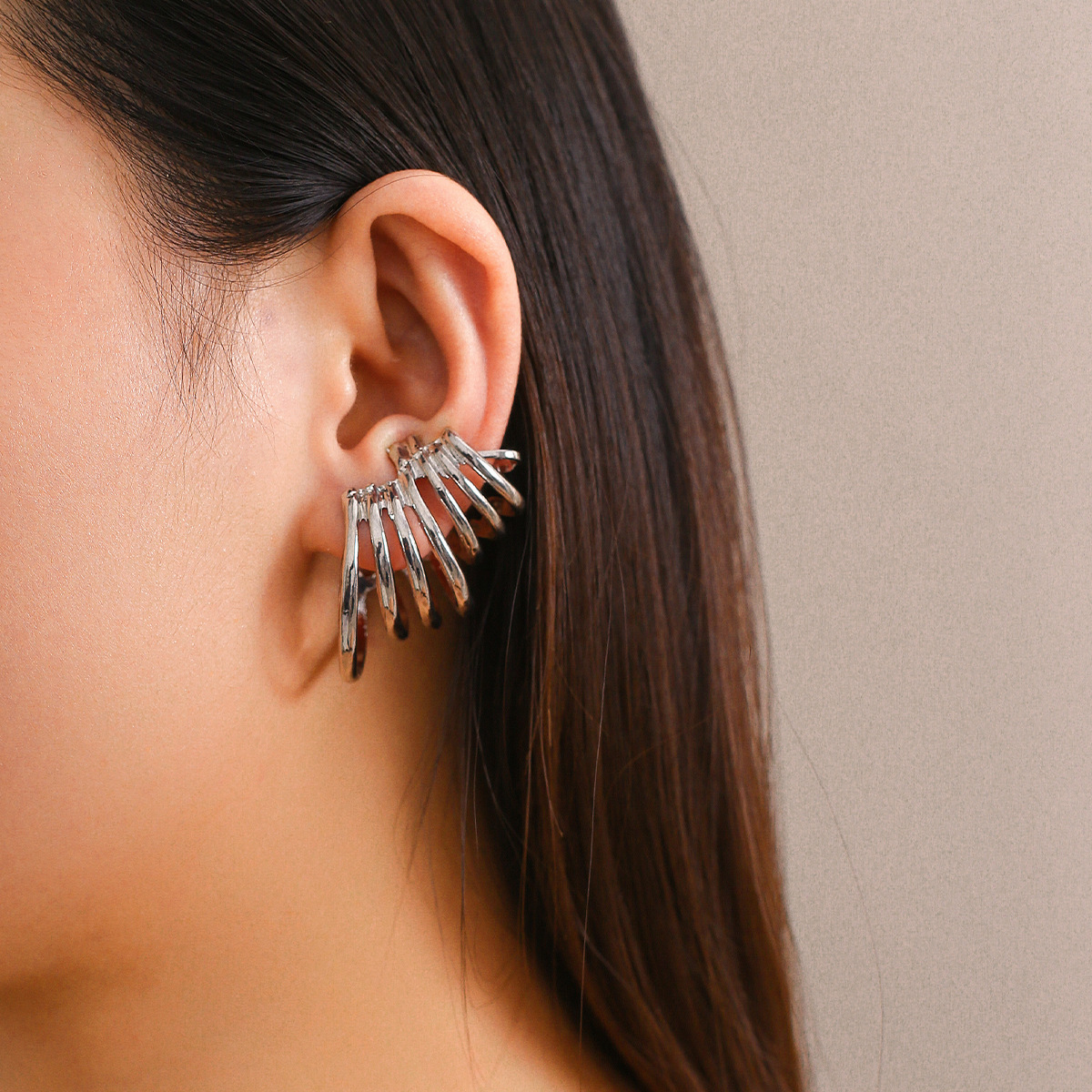 European and American cross-border Gothic punk thorn dark elf earring without ear holes Ear bone clips Niche earring Specification drawing