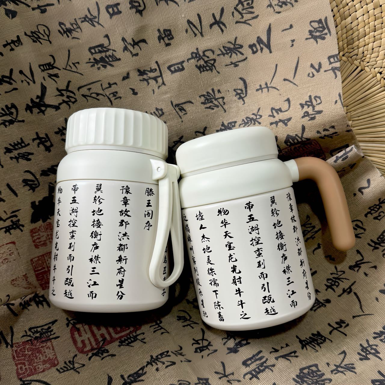 Cultural and creative national trend tea water ceramic cup with lid, large-capacity business office meeting bone China tea strainer lid cup, gift cup full figure