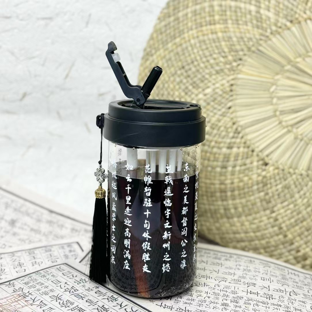 New Chinese-style calligraphy water cups for both boys and girls, large-capacity portable takeout, national trend tea brewing plastic cups, retro straw cups full figure