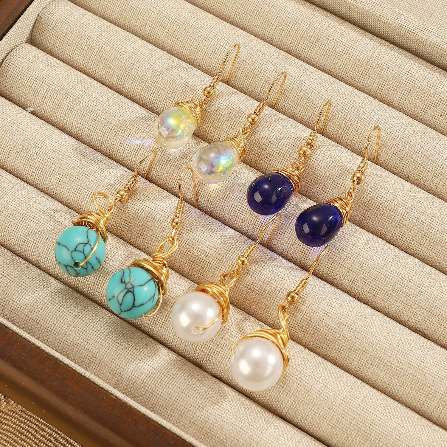 Wholesale of new retro water drop lantern earrings in European and American fashion, high-end women's earrings, imitation turquoise and pearl earrings Specification drawing