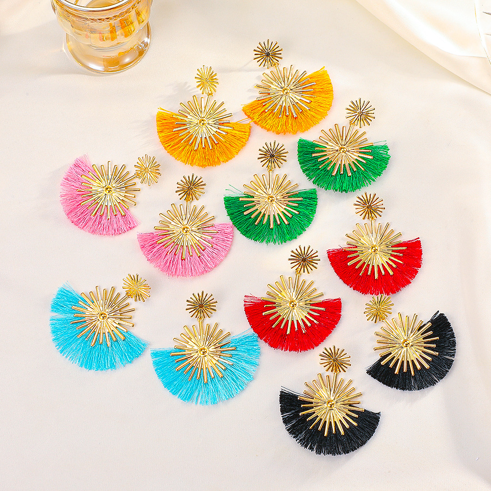 New cross-border fan-shaped tassel earrings, retro and fashionable ethnic style, pearl exaggerated earrings, Bohemian earrings Application Scenario