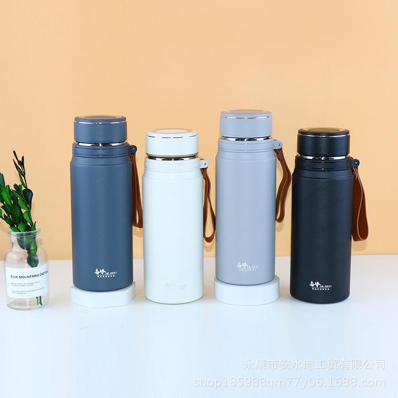 Simple and high-appearance stainless steel insulated cups for men and women, large-capacity vacuum outdoor portable water cups with handles full figure