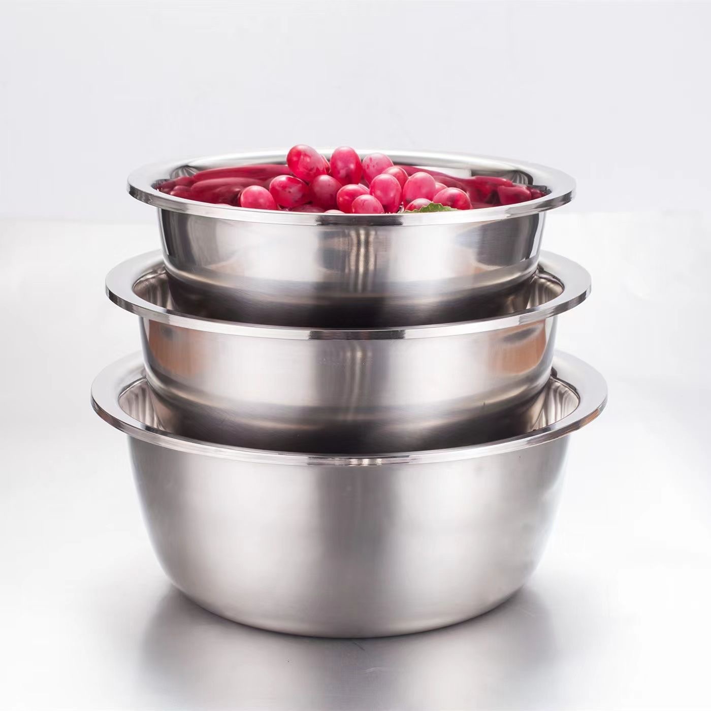 Stainless steel deep basin, flavor bucket with reverse edge, Korean-style seasoning jar, household basin, multi-purpose basin, fruit basin, egg beater basin, special for baking Application Scenario