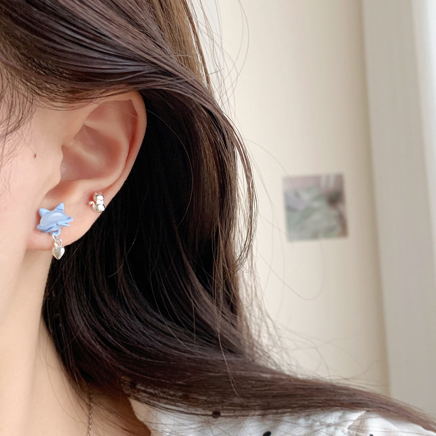 Korean-style light luxury exquisite cat's eye stone, blue cat ear studs, women's silver needle, niche design sense, small fish summer earrings Specification drawing