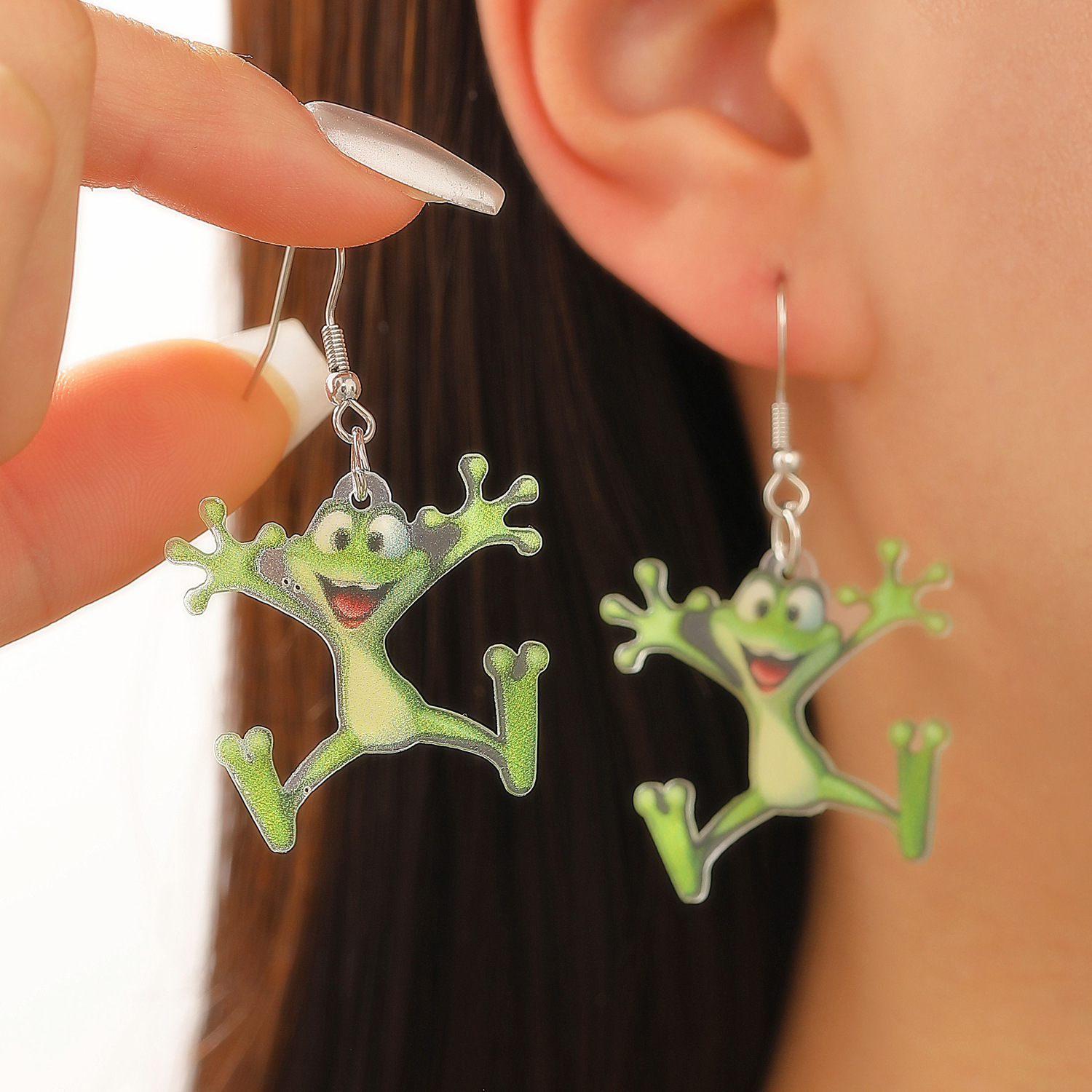 Cute cartoon acrylic Saint Patrick earrings from Europe and America, frog, hummingbird, puppy and hedgehog festival earrings Specification drawing